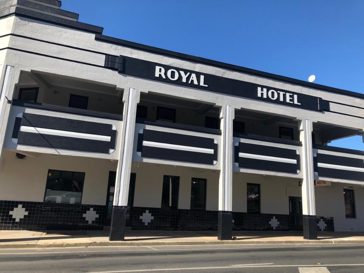 The Royal Hotel, Drouin Exteriör bild